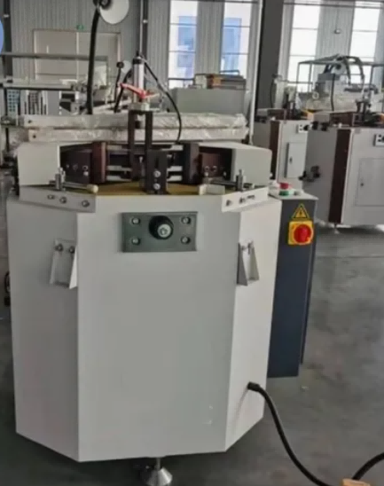 100 mm Klingenhub × 3500 mm Rahmenkapazität. Hochleistungs-Einkopf-Aluminium-Fenster-Tür-Ecken-Crimpmaschine