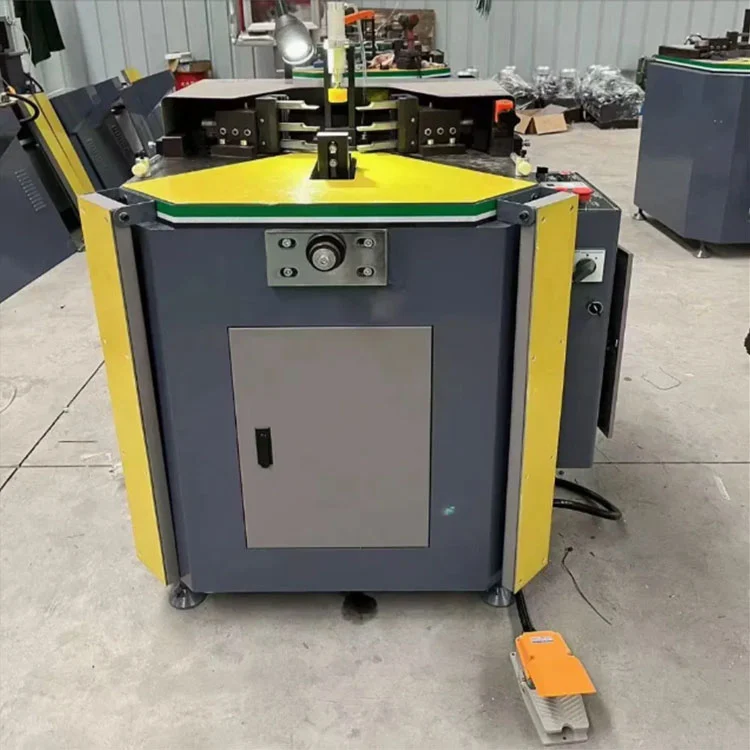 140-mm-Aluminiumprofil-Eckkombinationsmaschine