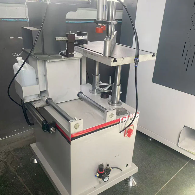 3+1-Achsen-CNC-Aluminium-Schaftfräsmaschine für thermisch getrennte Fensterpfosten
