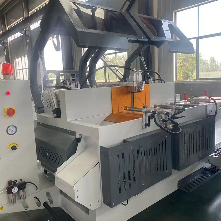 Automatische CNC-Doppelkopf-Gehrungssäge für Aluminium-Fenstertüren