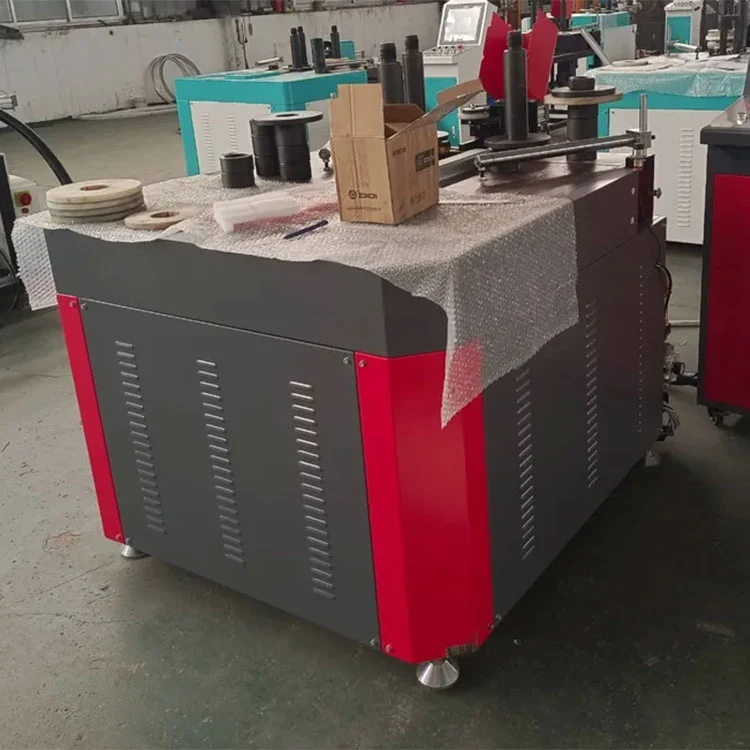 CNC-Eckencrimpmaschine mit vier Köpfen