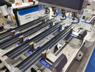 Präzisions-4-Kopf-CNC-Bohrmaschine für Aluminiumfassaden